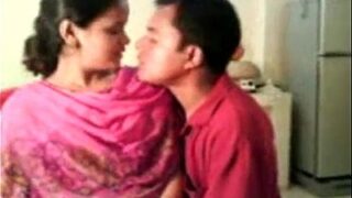 Bokep Desi Bhabhi Mesum Sama Adik Ipar Bejat, Ngentot Liar Di Kamar Belakang.