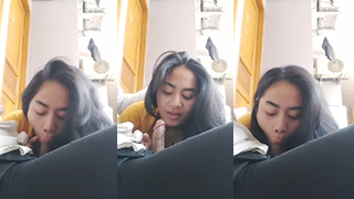 Dinda Pamer Mulut Ngentot Depan Kosan, Viral Banget!