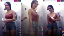 Diva Siregar Mandi Basah-basahan Crott Sambil Bra Dilepas, Putingnya Tembus Kaos Basah.