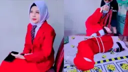 Sekap Si Abg Hijab Manis, Siap Digodain Di Kamar Gelap.