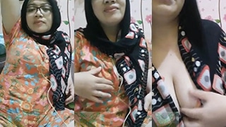 Toket Ukhti Cantik Binal, Basah Kuyup Pengen Digeprakin