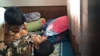 Tunangan Baru Ini Ngerasain Nikmatnya Ngewe Amatir Bareng Pacar Mulusnya Yang Masih Lugu.