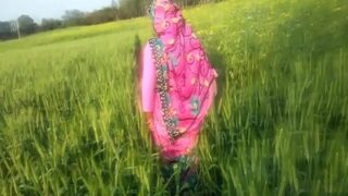 Video Mesum Pasangan Punjab Yang Lagi Horny Banget Di Ladang Mereka, Crot Di Mana-mana!