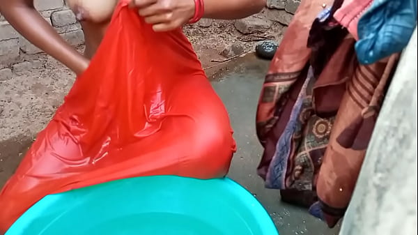 Rati Mandi Di Kamar Mandi, Suara Hindi Panas Bikin Basah Kuyup, Siap Digoyang