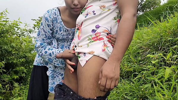 Desi Bhabhi Ko Khet Mein Chodne Ka Maza Hi Kuch Aur Hai, Garmi Aur Gehraai Se Bhar Puri Raat.