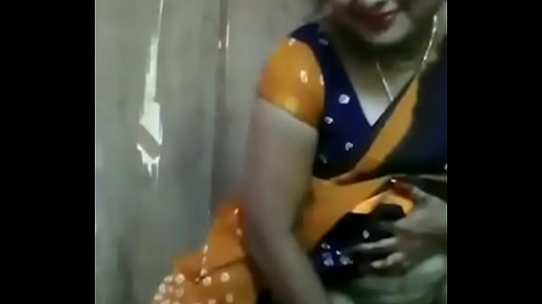 Desi Bhabhi Montok Siap Digoyang, Bibir Merah Basah, Pinggul Bergoyang Minta Digaruk.