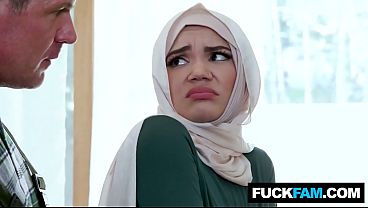 Ngentot Pertama Kali Si Hijab Manis Bareng Tukang Ledeng, Naudi Nala & Jason Sarcinelli Bikin Muncrat