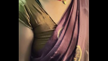 Gue Pengen Banget Sama Ibu-ibu India Seksi Yang Bikin Makin Greget.