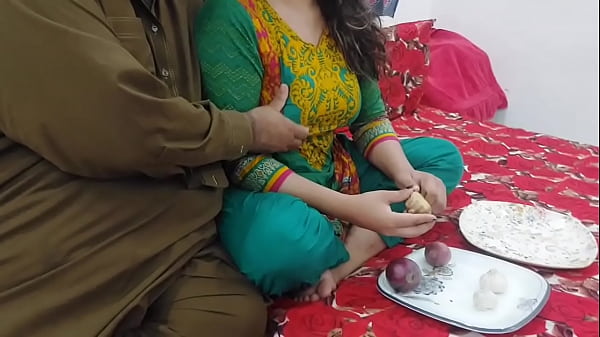 Xxx Desi Bantu Ibu Tiri Potong Sayur, Abis Itu Ngentot Pantat Gede Dia, Selingkuhin Bapak Tiri, Suara Hindi Jelas.