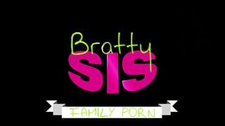 Gracie Gates & Brookie Blair Bilang Ke Stepbro: “kita Bisa Ngentot Bareng, Baru Ke Pantai, Biar Makin Basah”