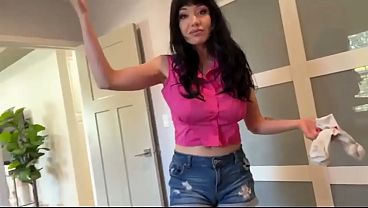 Cemburu Berat Sama Ibu Tiri Yang Ngeliatin Kamu Dengan Cara Nakal, Mainin Badan Di Rumah, Bikin Situasi Makin Panas Dan Liar.