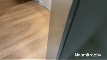 Liburan Ngentot Sama Kakak Tiri, Naomi Noel, Bikin Makin Basah Kena Pancuran Air Mani.