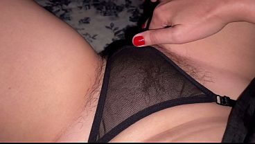 Tonton Ibu Nakal Ini Mainin Memek Bulu Lebatnya Dari Sudut Pandang Pertama.
