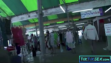 Lidahnya Ditindik, Ibu Mungil Thailand Ini Digilir Dua Bule Gila