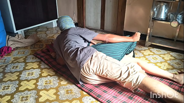 Ngentotin Adik Tiri Manisku Di Dapur Sambil Meja Goyang-goyang.