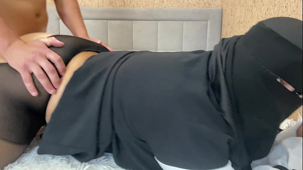 Arab Milf Duduk Di Kontol Gue, Gue Crot Di Memek Sempitnya Yang Basah Kuyup.