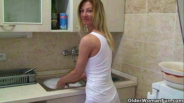 Ibu Buat Video Coli Sendiri Di Rumah, Bikin Makin Tegang