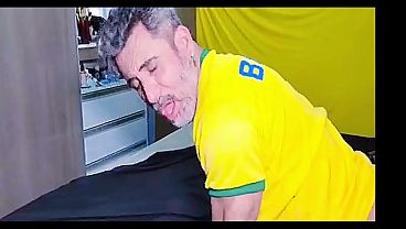 Arab Gila Datang Ke Brasil Dan Ngocok Habis Lubang Mungil Bapak Besar Brasil (cuplikan Panas)