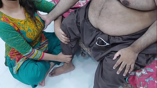 Cewek India Anak Tiri Lagi Pijat Kaki Gue Sambil Gue Remas-remas Tete Mulusnya, Suara Hindi Porno Jelas Bikin Mendingin