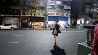 Di Tengah Pandemi Yang Bikin Semua Orang Tegang, Sambil Goyang Rock And Roll, Pas Lagi Full Karantina, Nyokap Temenku Nekat Ke Supermarket Dan Dapet Dua Tipe Penghuni—satu Bikin Ngilu, Satu Bikin Ngilu Penuh Nafsu.