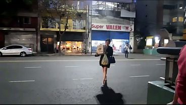 Di Tengah Pandemi Yang Bikin Semua Orang Tegang, Sambil Goyang Rock And Roll, Pas Lagi Full Karantina, Nyokap Temenku Nekat Ke Supermarket Dan Dapet Dua Tipe Penghuni—satu Bikin Ngilu, Satu Bikin Ngilu Penuh Nafsu.