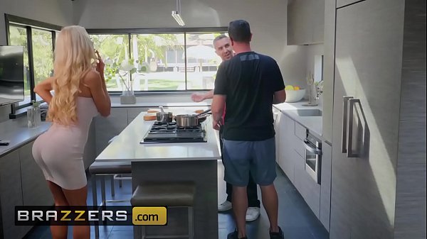 Istri Orang Beneran – (courtney Taylor, Keiran Lee) – Courtney Ngasih Bantuan, Tapi Bukan Pake Tangan Doang – Brazzers