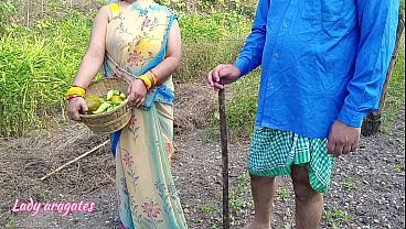 Cewek India Desi, Si Kakak Tiri, Digenjot Habis-habisan Sama Adik Tiri Di Luar Rumah, Nggak Peduli Diliatin Orang.