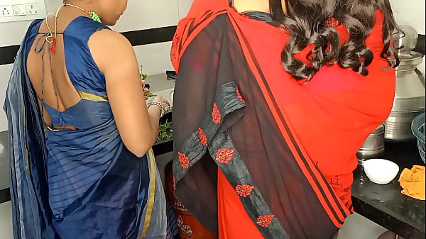 Komal Dan Ibu Mertuanya Lagi Asik Ngocok-ngocok Di Dapur, Sambil Saling Menggoda Bikin Basah.