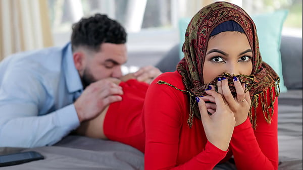 Stepbro Mau Ngajarin Stephijabnya Beberapa Trik Nakal Sebelum Nikah, Siap-siap Basah