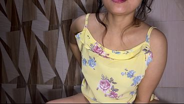 Daily Rutinitas Sange Si Cewek India Montok, Beol Becek Sambil Ngocok Memek Dan Pipis.