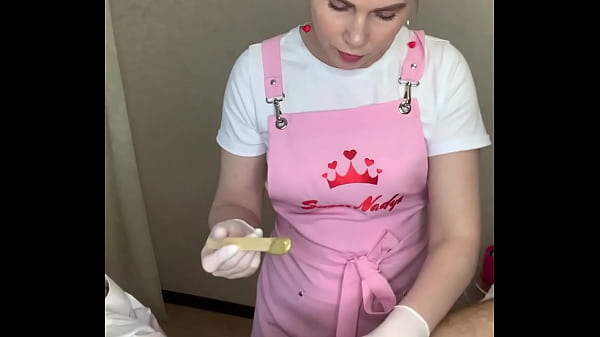Cewek Rusia Paling Panas, Sugarnadya, Sang Ratu Cabut Bulu, Demo Cara Bikini Dalam Buat Cowok—gimana Sih Wax Kontol Biar Mulus Kayak Batu Akik.
