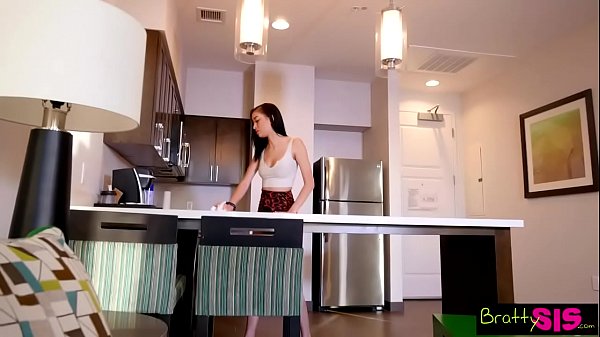 Step-sis Nakal Kena Colok Kontol Kakak Tiri, Malah Minta Lagi Ngentot! S9:e4