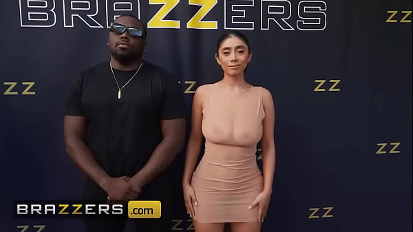 Memek Violet Myers Dibuka Lebar-lebar Di Depan Paparazi, Siap Dimakan.