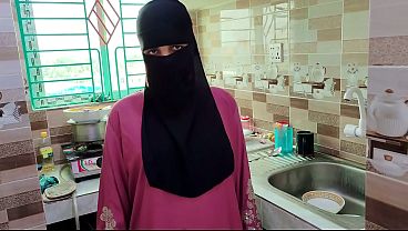 Suami Sialan Ngentot Pembantu Berjilid Keras Pas Sepi Rumah, Crot Di Dalem Perawan Bangladesh