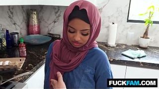 Ebony Hijabi Cewek Belajar Jadi Nakal, Hadiya Honey Siap Dimainin Sama Allen Swift