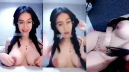 Awcece Remas Memek Basah Sampe Crot, Toket Gede Nungging Siap Digoblok.