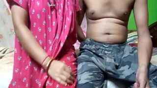 Bocah Muda Garuk-garuk Memek Bhabhi Nya – Desi Sex