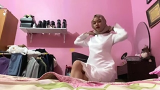 Clara Pamer Memek Basah Hijabers Sangean, Colinya Makin Becek