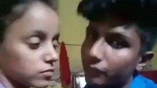 Desahan Desah Cinta Di Ladang, Bibir Saling Mengunyah, Tangan Meraba-raba Tubuh Basah Keringat.
