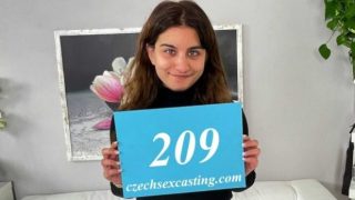 Mia Mungil Baru Pertama Kali Di Entot Keras Di Casting Porn Cz