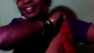 Nenek Madurai Bugil Pamer Memek Basah Siap Digoyang
