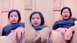 Putri Fatikah Ngangkang Lebar Di Kamar, Jari-jarinya Sibuk Mainin Memek Sendiri Sampe Basah Kuyup.