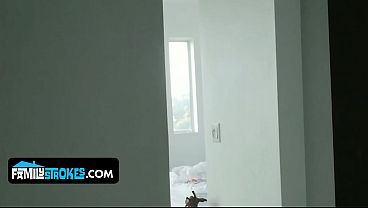 Blonde Montok Kakak Tiri Daisy Stone Dikocok Sampai Muncrat Sama Adik Tiri Ngehe