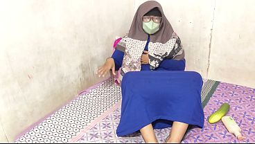 Cewek Hijab Indonesia Lagi Colmek, Desahannya Bikin Makin Greget, Sange Abis!