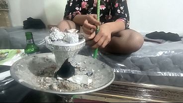 نتاك عراقية شرموطة بتفرج على طيزها الممحونة وهي تتناك بقوة من كسها وطيزها في سكس عربي ساخن ونيك جديد جامد