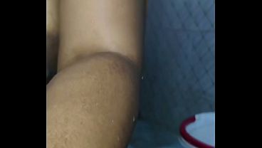 Ibu Tiri Desi India Mandi, Kamera Tersembunyi Mms, Istri Beneran, Crot Di Lantai Kamar Mandi.