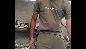 Cewek India Bergoyang Sambil Mainin Kontol Kecilnya Yang Keras Sendirian