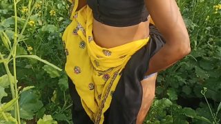 Mamta Ke Sarson Ke Khet Mein Jab Husband Ne Mauka Paake Uski Chut Faad Di, Khusi Se Chillai, Saaf Hindi Awaaz Mein Outdoor Chudai.