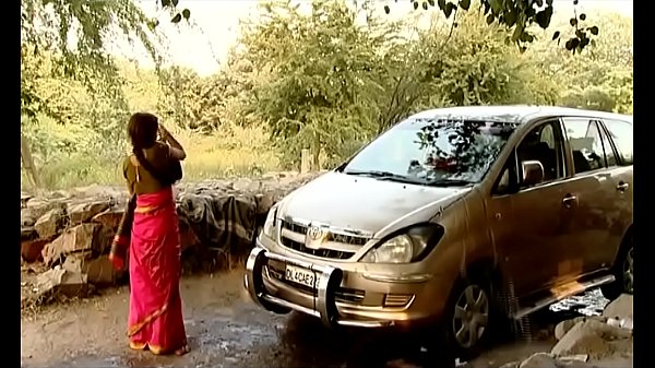 Bikin Muncrat! Bini Orang Di Desa Lagi Cuci Mobil Pake Bikini Tipis.. {adekan Viral Tanpa Sensor}