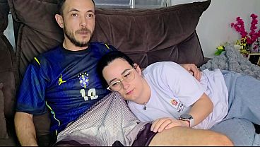 Kakak Tiri Digoda Setan Sama Adik Tiri Pas Nonton Bola Brasil, Makin Panas Sambil Ngeliatin Kontol Tegang.